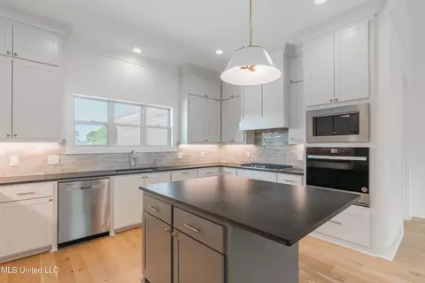 Kitchen - 128 Catherine Blvd, Clinton, MS 39056 photo 8 of 10