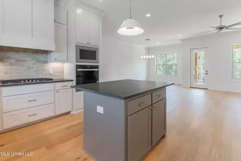 Kitchen - 128 Catherine Blvd, Clinton, MS 39056 photo 9 of 10