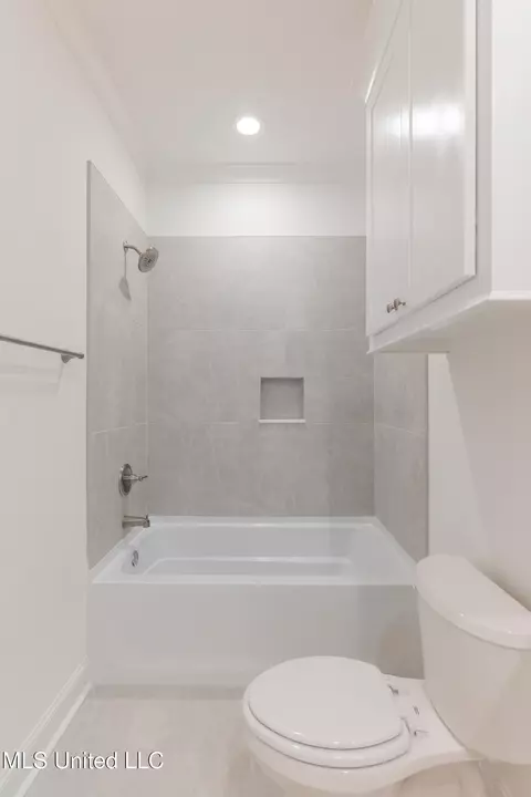Bath - 128 Catherine Blvd, Clinton, MS 39056 photo 10 of 11