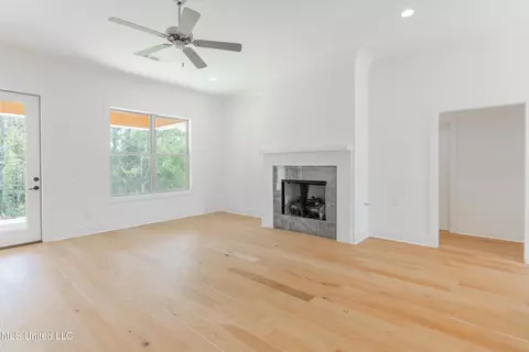 Living - 128 Catherine Blvd, Clinton, MS 39056 photo 3 of 9