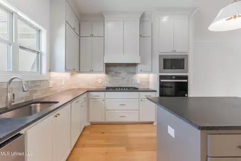 Kitchen - 128 Catherine Blvd, Clinton, MS 39056 photo 6 of 10