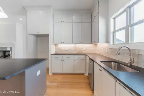 Kitchen - 128 Catherine Blvd, Clinton, MS 39056 photo 5 of 10