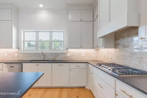 Kitchen - 128 Catherine Blvd, Clinton, MS 39056 photo 3 of 10