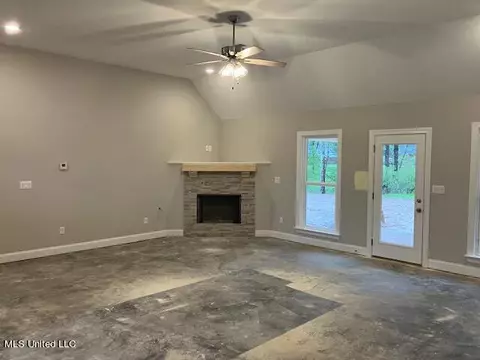 Living - 1785 Baisley Dr, Nesbit, MS 38651 photo 1 of 1