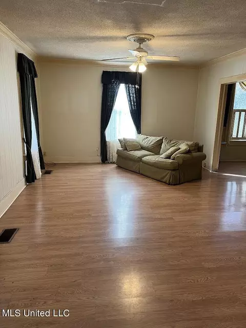 619 E Chestnut St, Charleston, MS 38921 photo 2
