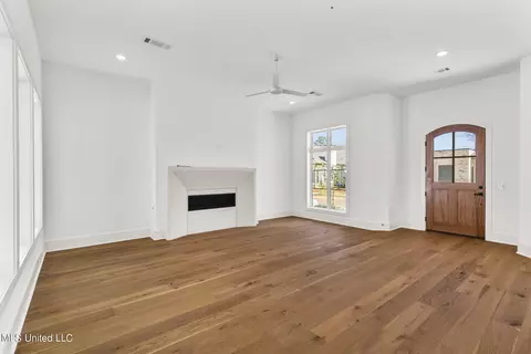 Living - 104 Water St, Madison, MS 39110 photo 1 of 1