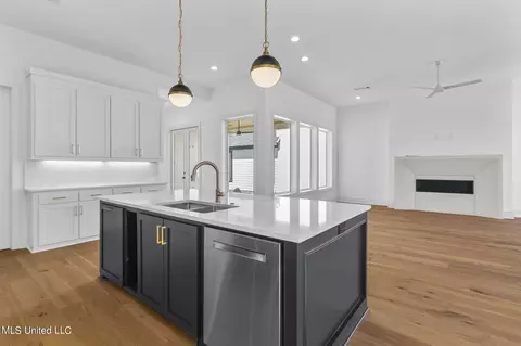 Kitchen - 104 Water St, Madison, MS 39110 photo 5 of 7