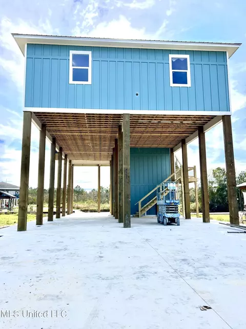 4107 S Nassau St, Bay Saint Louis, MS 39520