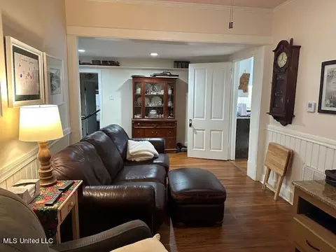 Living - 228 Fredrica Ave, Jackson, MS 39209 photo 4 of 4