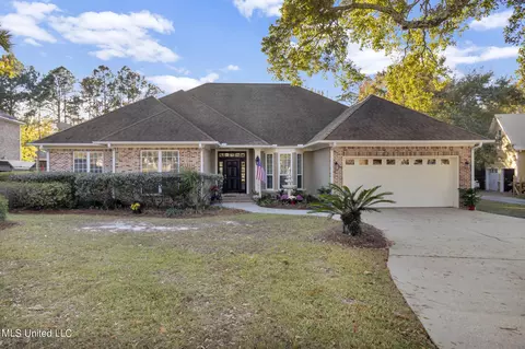 457 Carmargue Ln, Biloxi, MS 39531
