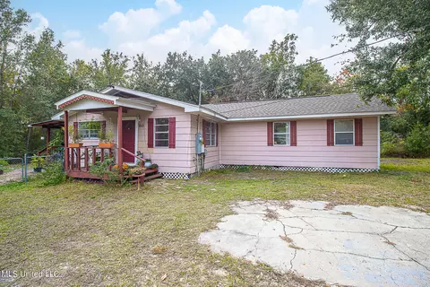 611 N Wright Ave, Long Beach, MS 39560
