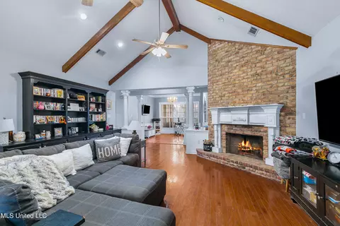 Living - 109 Oakbrook Ct, Brandon, MS 39047 photo 3 of 3