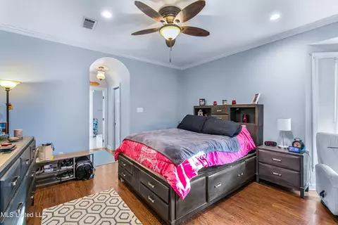 Bedroom - 109 Oakbrook Ct, Brandon, MS 39047 photo 2 of 8