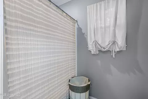 Bath - 109 Oakbrook Ct, Brandon, MS 39047 photo 8 of 8