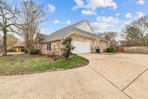 Exterior - 109 Oakbrook Ct, Brandon, MS 39047 photo 15 of 24
