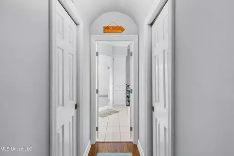 Entry Way - 109 Oakbrook Ct, Brandon, MS 39047 photo 5 of 5