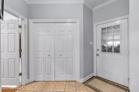 Entry Way - 109 Oakbrook Ct, Brandon, MS 39047 photo 4 of 5