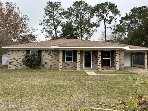 218 Alverado Dr, Long Beach, MS 39560