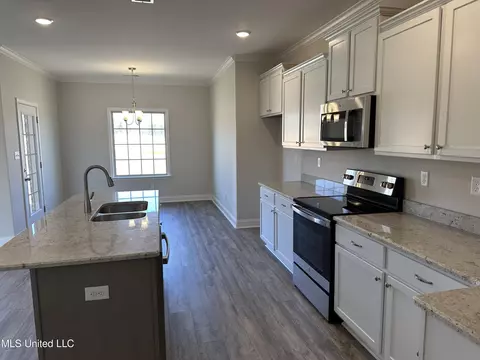 Kitchen - 7662 Willow Way, Hernando, MS 38632 photo 3 of 4
