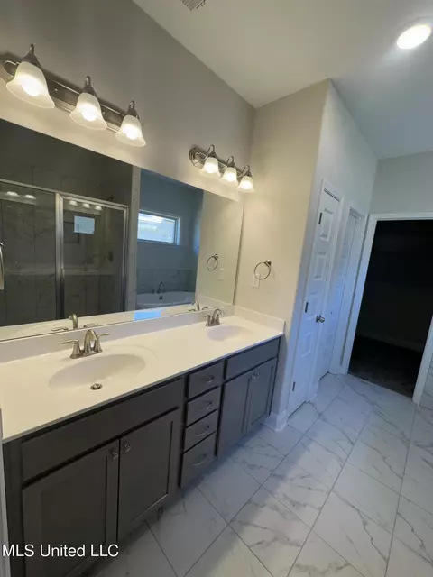 Bath - 7662 Willow Way, Hernando, MS 38632 photo 1 of 5