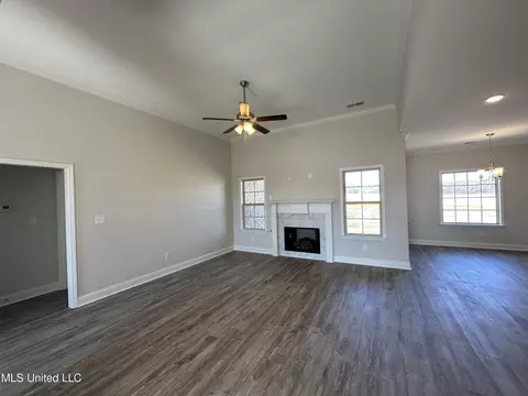 Living - 7662 Willow Way, Hernando, MS 38632 photo 2 of 3