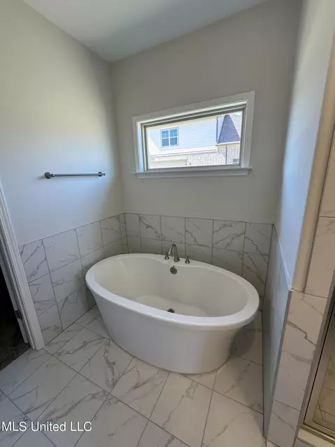 Bath - 7662 Willow Way, Hernando, MS 38632 photo 2 of 5