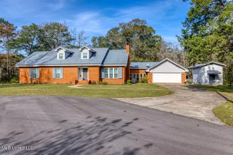 9728 Parkland Ct, Moss Point, MS 39562