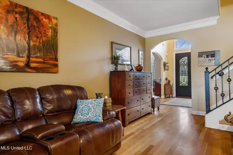 Living - 1174 Greers Landing Dr, Hernando, MS 38632 photo 4 of 6