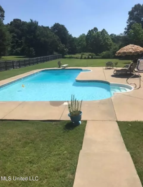 Exterior - 1174 Greers Landing Dr, Hernando, MS 38632 photo 2 of 11