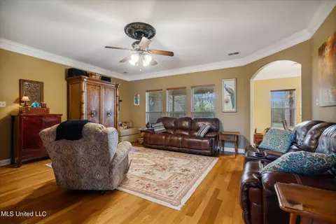 Living - 1174 Greers Landing Dr, Hernando, MS 38632 photo 1 of 6