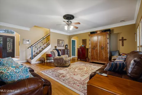 Living - 1174 Greers Landing Dr, Hernando, MS 38632 photo 2 of 6