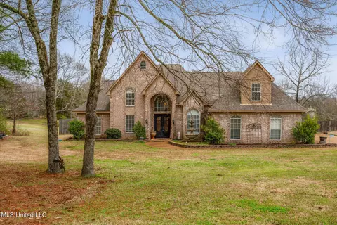 1174 Greers Landing Dr, Hernando, MS 38632