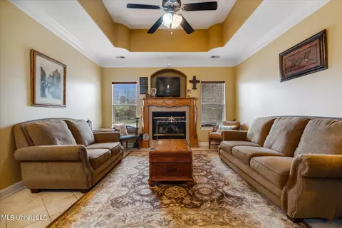 Living - 1174 Greers Landing Dr, Hernando, MS 38632 photo 5 of 6