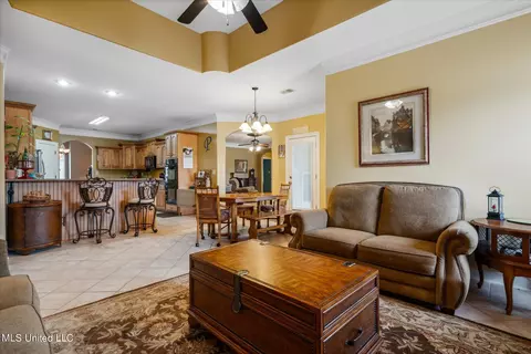 Living - 1174 Greers Landing Dr, Hernando, MS 38632 photo 6 of 6