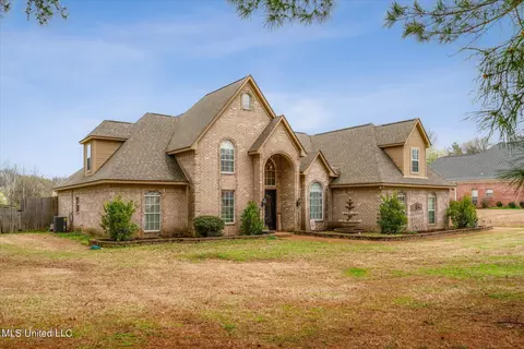 Exterior - 1174 Greers Landing Dr, Hernando, MS 38632 photo 3 of 11