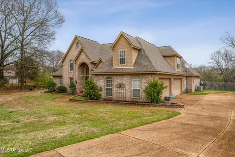 Exterior - 1174 Greers Landing Dr, Hernando, MS 38632 photo 4 of 11