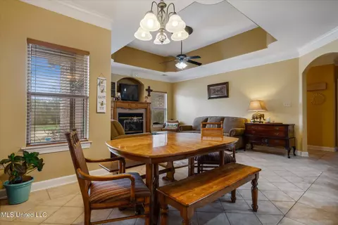 Dining - 1174 Greers Landing Dr, Hernando, MS 38632 photo 2 of 3
