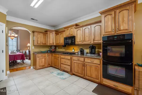 Kitchen - 1174 Greers Landing Dr, Hernando, MS 38632 photo 3 of 3