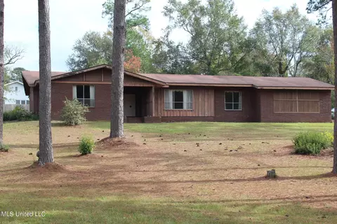 407 Vine St, Wiggins, MS 39577