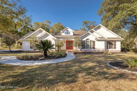 9428 Makiki Dr, Diamondhead, MS 39525