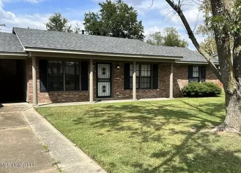1416 Deering St, Cleveland, MS 38732