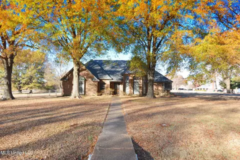 3040 Shady Oaks Dr, Olive Branch, MS 38654