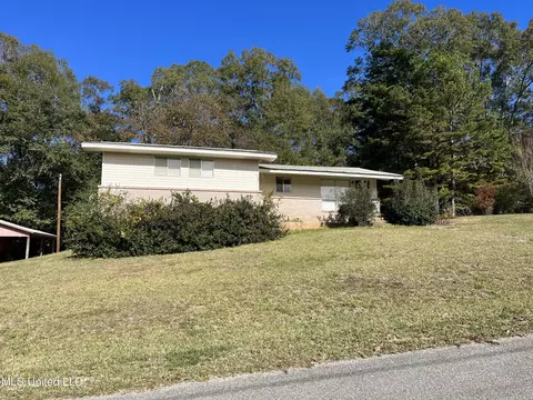 703 James Ave, Wiggins, MS 39577