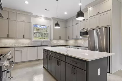 Kitchen - 747 Pine Vly, Pearl, MS 39208 photo 3 of 4