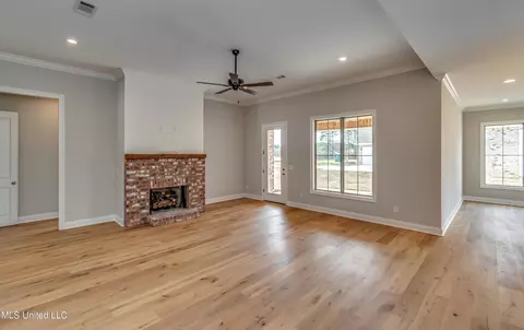 Living - 103 Charleston Cir, Madison, MS 39110 photo 1 of 2