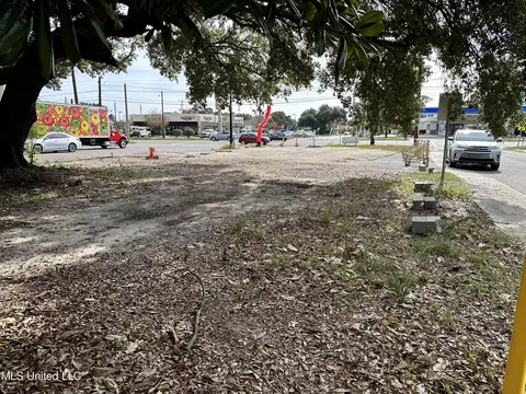 2350 Pass Rd, Biloxi, MS 39531 photo 3