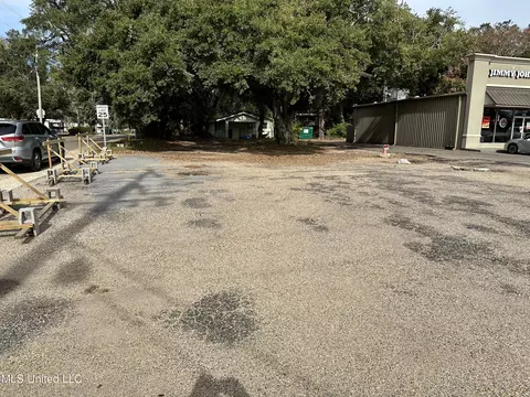 2350 Pass Rd, Biloxi, MS 39531 photo 2