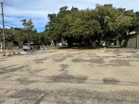 2350 Pass Rd, Biloxi, MS 39531