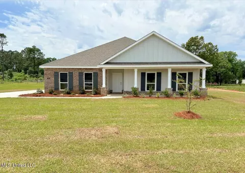 116 Firefly Dr, Lucedale, MS 39452