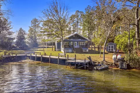 23 Redbud Ln, Perkinston, MS 39573